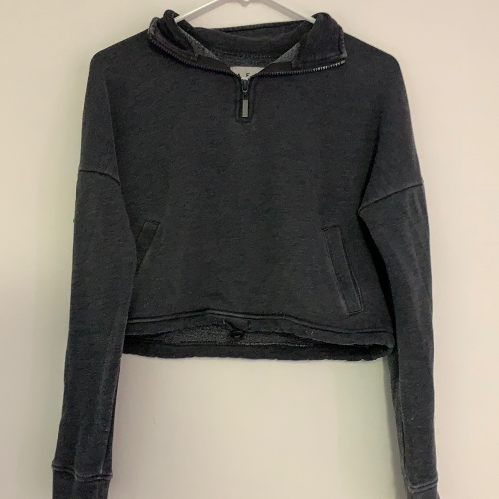 Cropped long sleeve w pockets